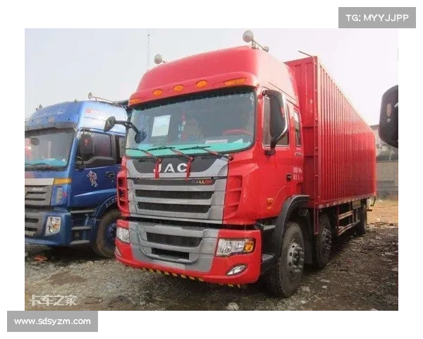 偶遇江淮K5W牵引车,底盘紧凑内饰细致,还带主流轻量化设计 偶遇江淮K5W牵引车,底盘紧凑内饰细致,还带主流轻量化设计